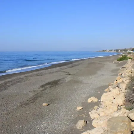 Bajo Con Jardin En Primera Linea De Playa * Málaga